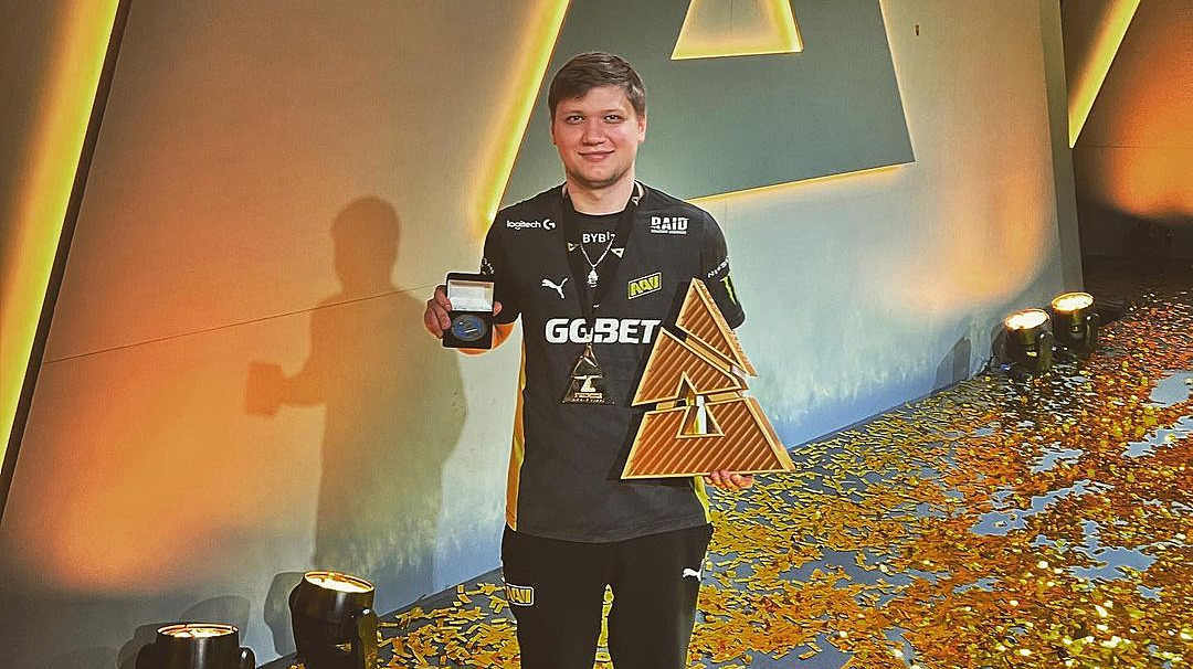 A Royal T S1mple Gave His Hltv Top 20 First Place Medal To A Well