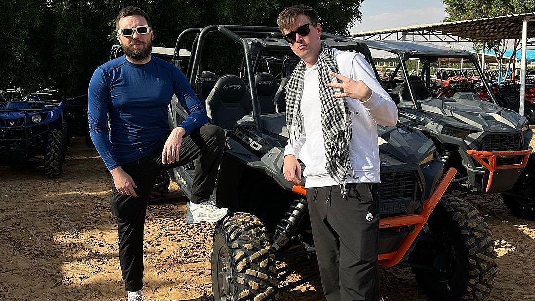 Футбол игроки на поле. Call of duty 7 black ops. Commandos игра. Pro evolution soccer 13 1c. Баскетбол командная игра.