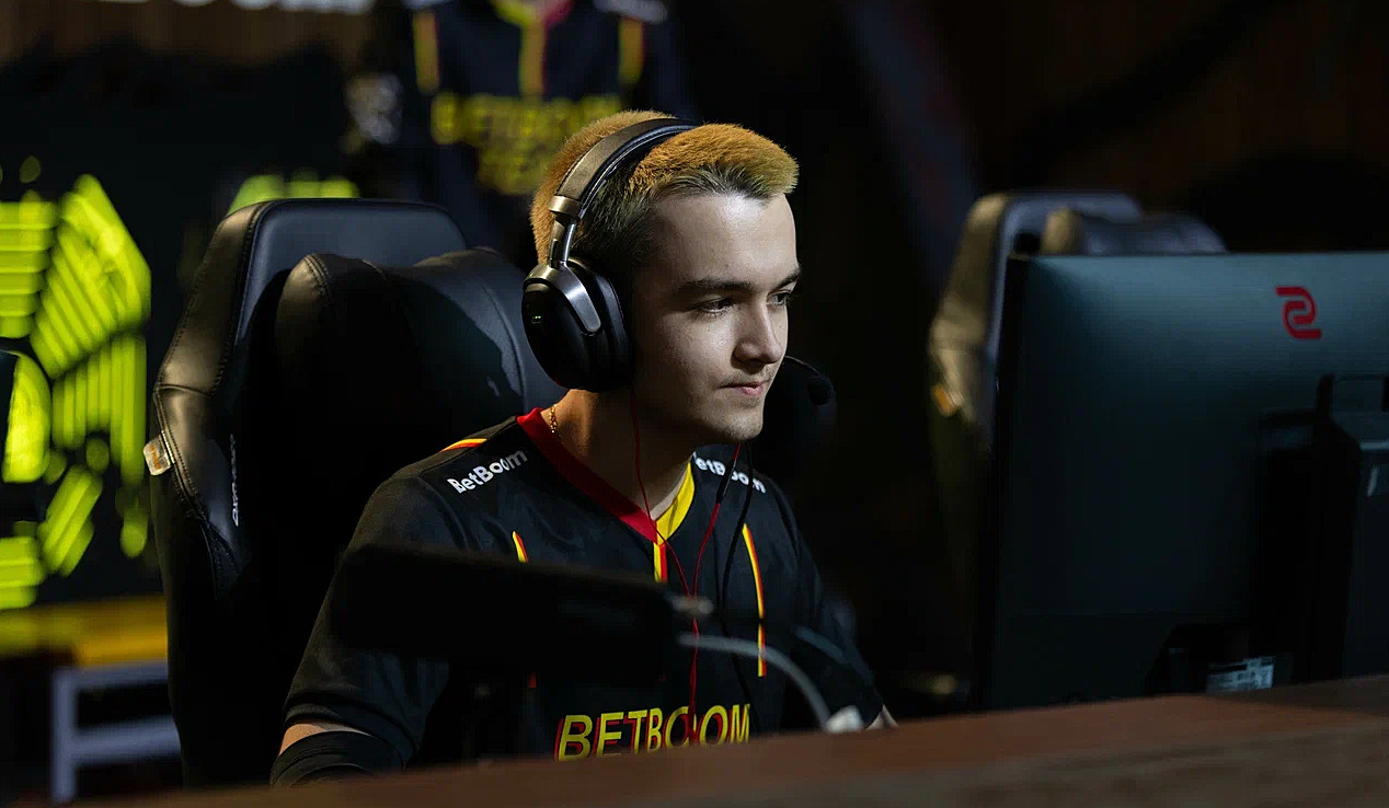 Лучший футболист каждой страны. Кол во игроков в футболе. Кколчиство игроков футбол. Правила игры по волейболу. Делимся на команды.